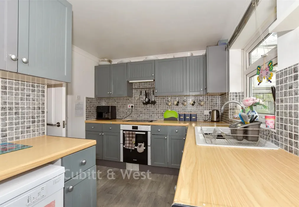 Kitchen - Brushwood Road, Horsham, West Sussex - Wards of Kent