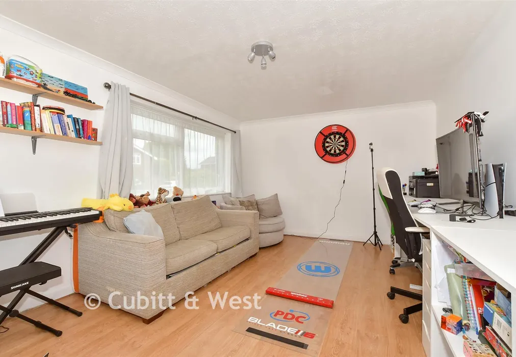 Family Room - Brushwood Road, Horsham, West Sussex - Wards of Kent