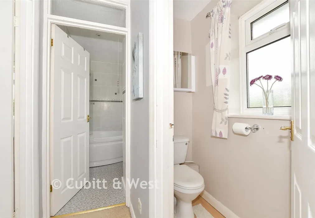 Bathroom - Brushwood Road, Horsham, West Sussex - Wards of Kent