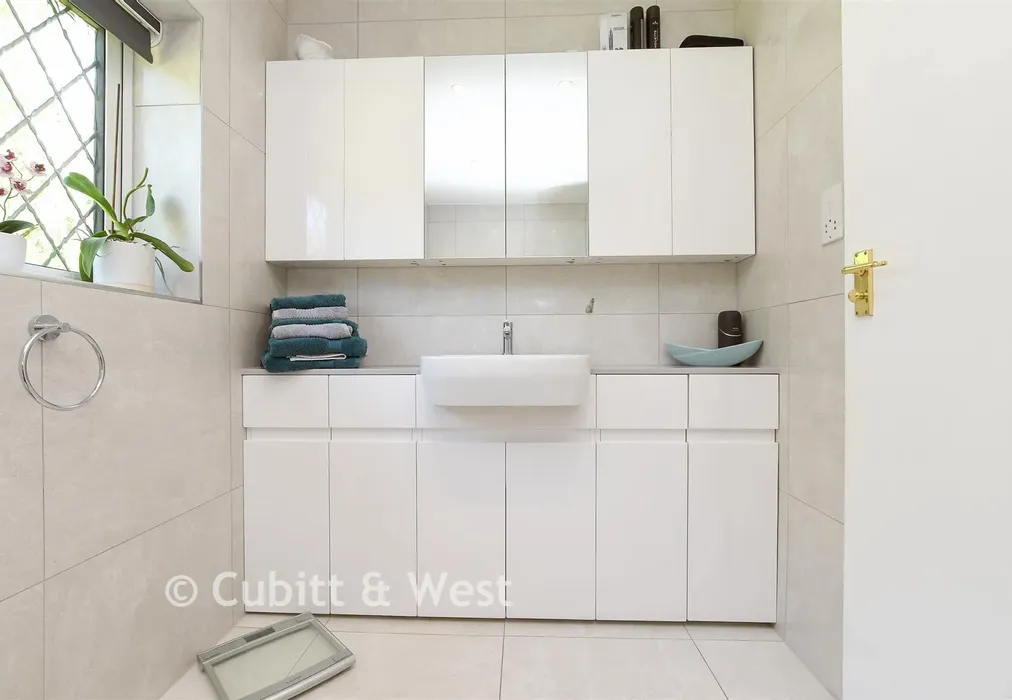 Bathroom - Ashurst Drive, Tadworth, Surrey - Wards of Kent