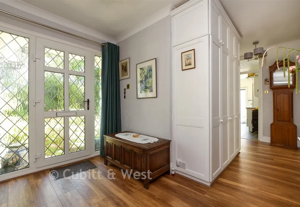Entrance Hall - Ashurst Drive, Tadworth, Surrey - Wards of Kent