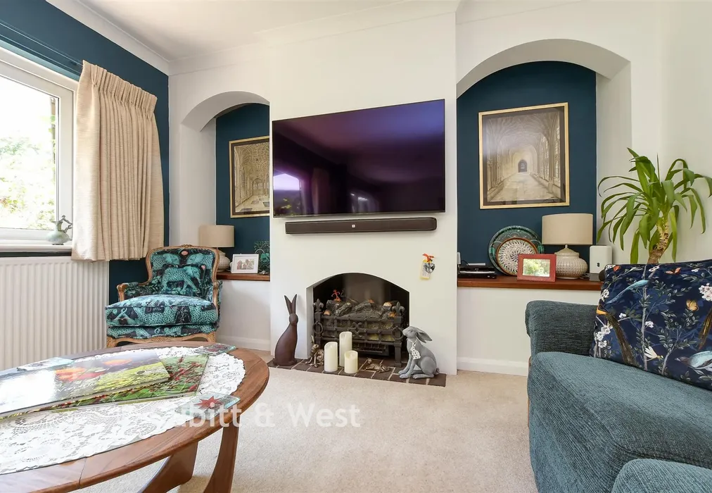 Internal Feature - Ashurst Drive, Tadworth, Surrey - Wards of Kent