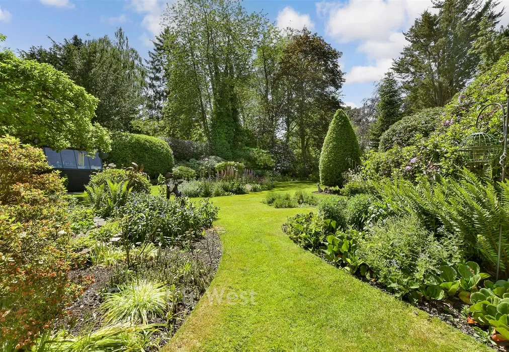Rear Garden - Ashurst Drive, Tadworth, Surrey - Wards of Kent