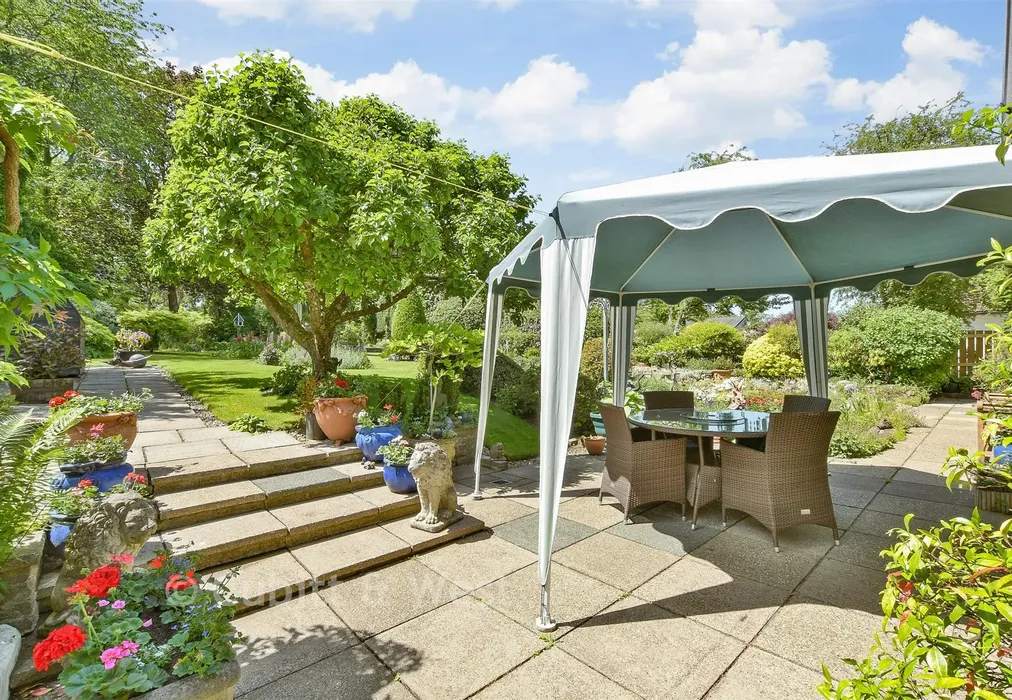 Rear Garden - Ashurst Drive, Tadworth, Surrey - Wards of Kent