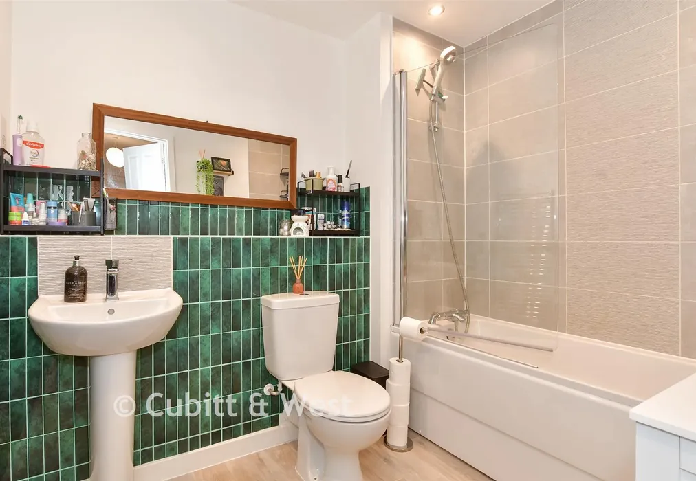 Bathroom - New Bridge Road, Cranleigh, Surrey - Wards of Kent