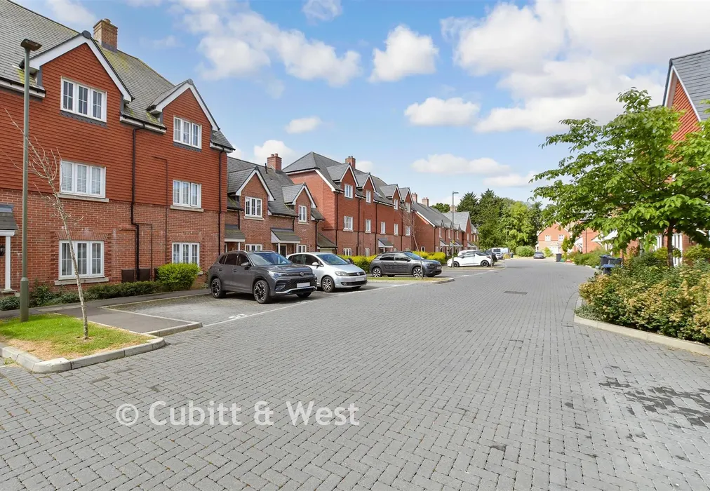 Driveway/Parking - New Bridge Road, Cranleigh, Surrey - Wards of Kent