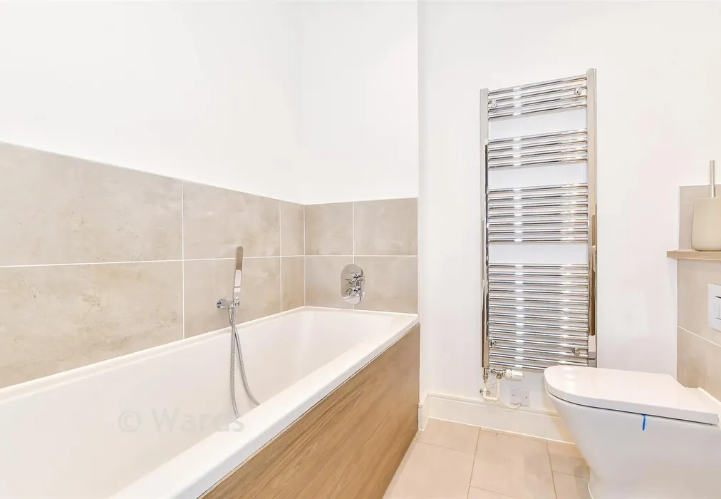 Bathroom - Alans Gardens, Yalding, Maidstone, Kent - Wards of Kent