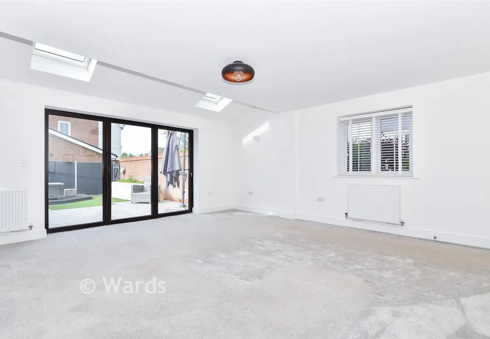 Lounge - Alans Gardens, Yalding, Maidstone, Kent - Wards of Kent