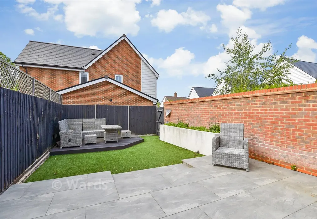 Rear Garden - Alans Gardens, Yalding, Maidstone, Kent - Wards of Kent