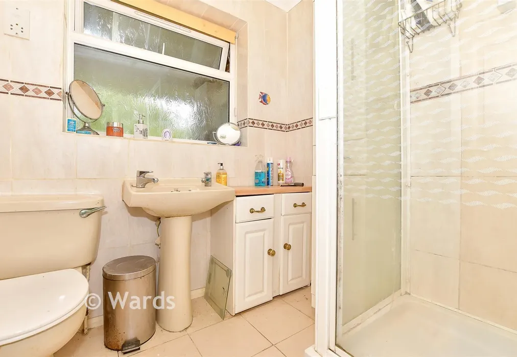Shower Room - Copperfields, Lydd, Romney Marsh, Kent - Wards of Kent