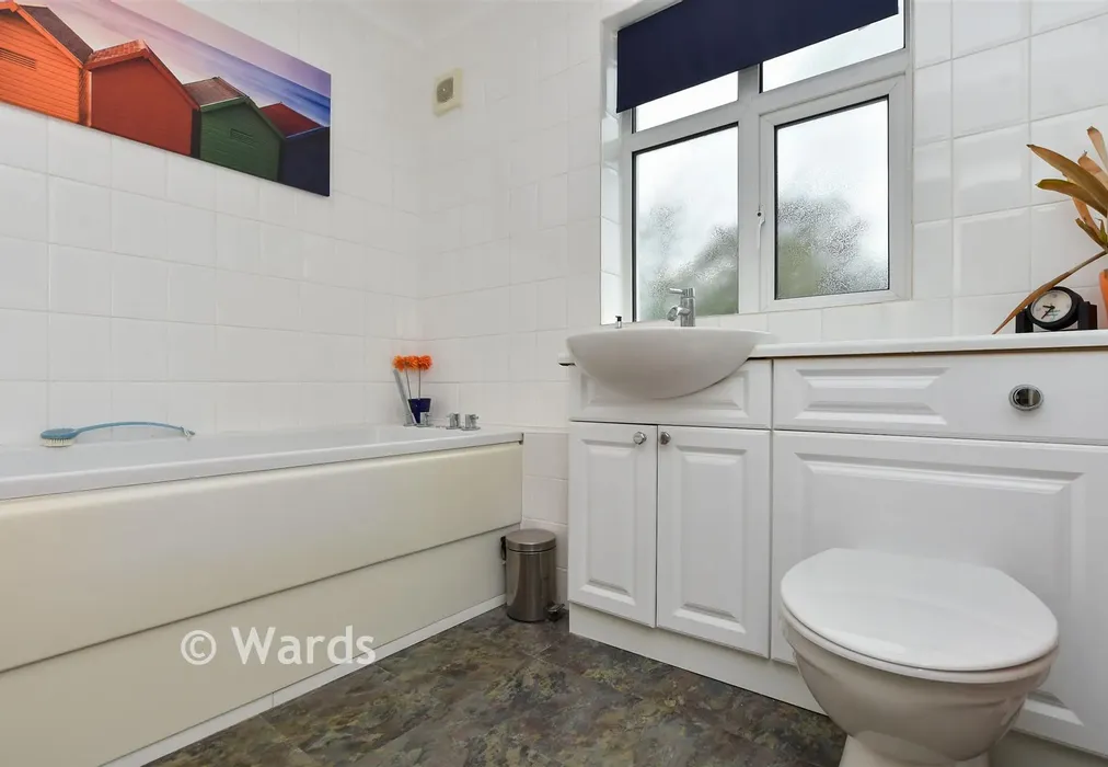Bathroom - Avebury Avenue, Ramsgate, Kent - Wards of Kent