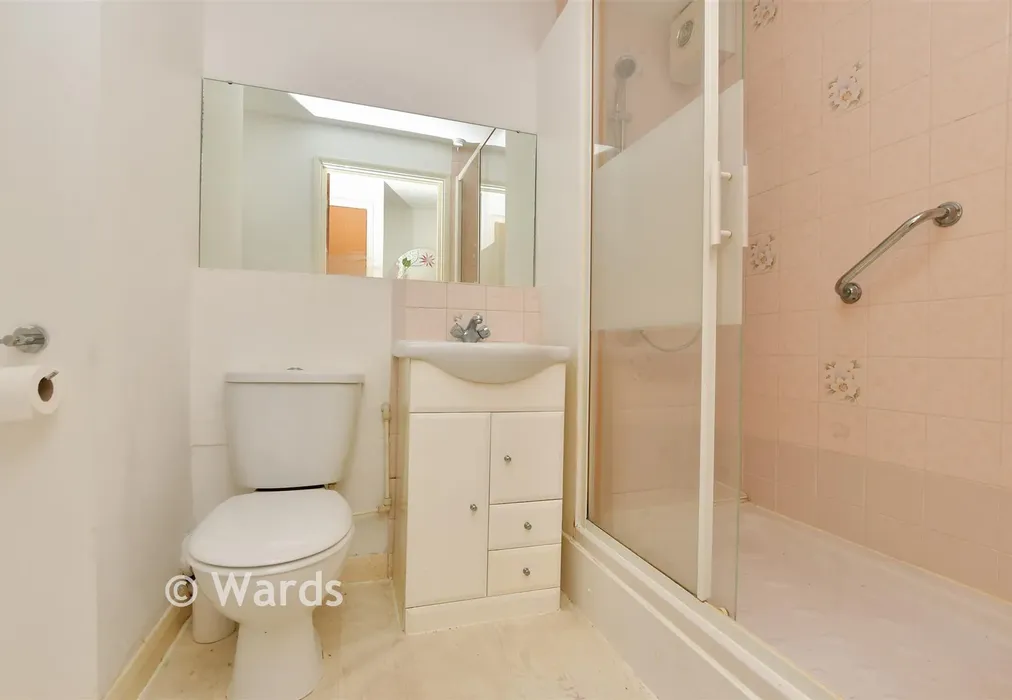 Shower Room - Victoria Parade, Ramsgate, Kent - Wards of Kent