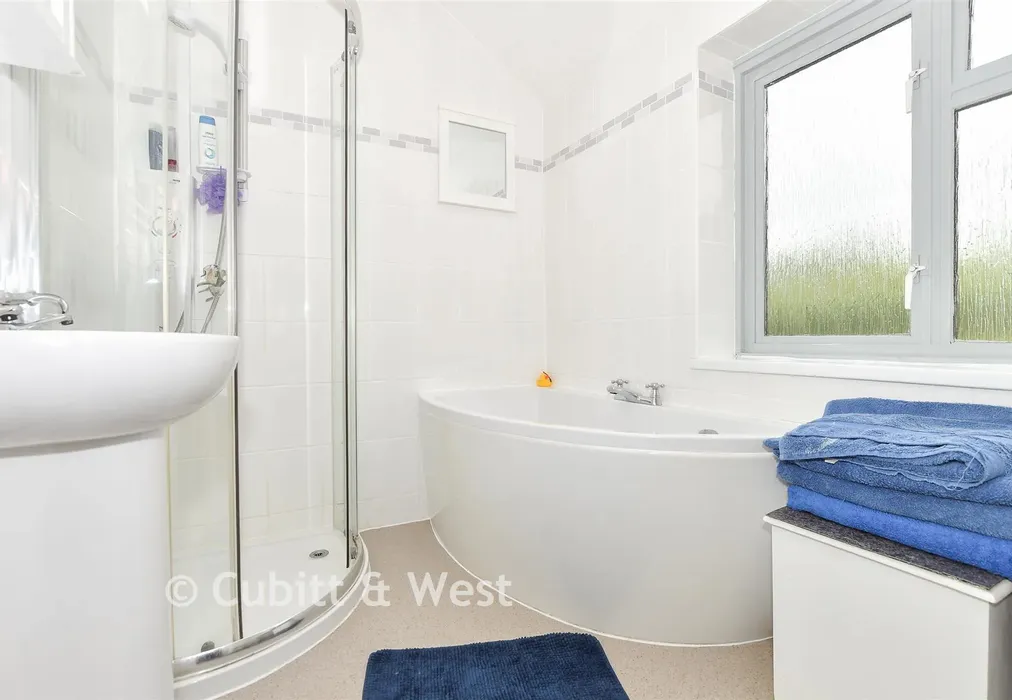 Bathroom - Rotherfield Lane, Mayfield, East Sussex - Wards of Kent