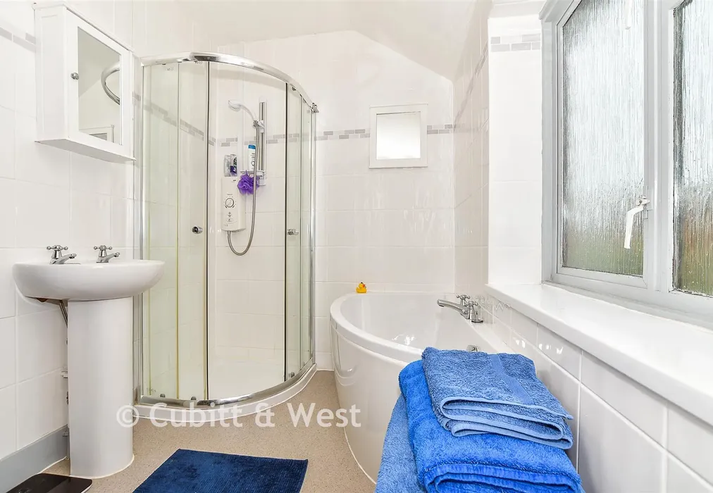 Bathroom - Rotherfield Lane, Mayfield, East Sussex - Wards of Kent