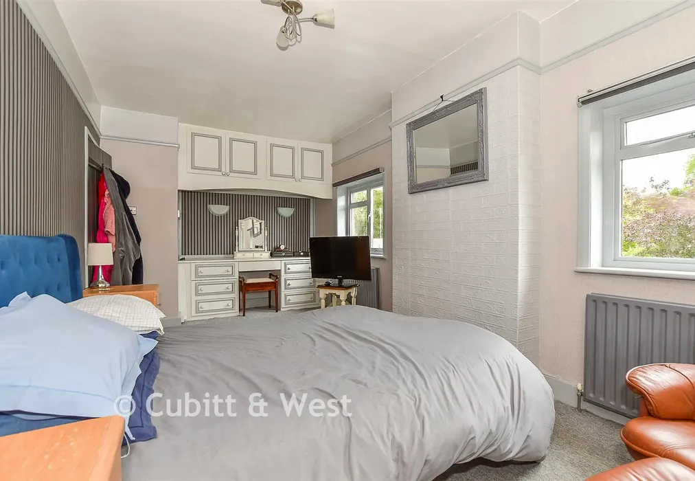 Bedroom 1 - Rotherfield Lane, Mayfield, East Sussex - Wards of Kent