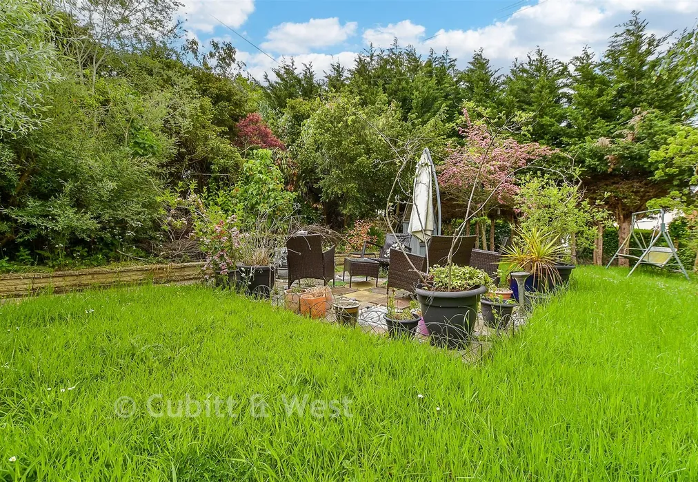 Front Garden - Rotherfield Lane, Mayfield, East Sussex - Wards of Kent