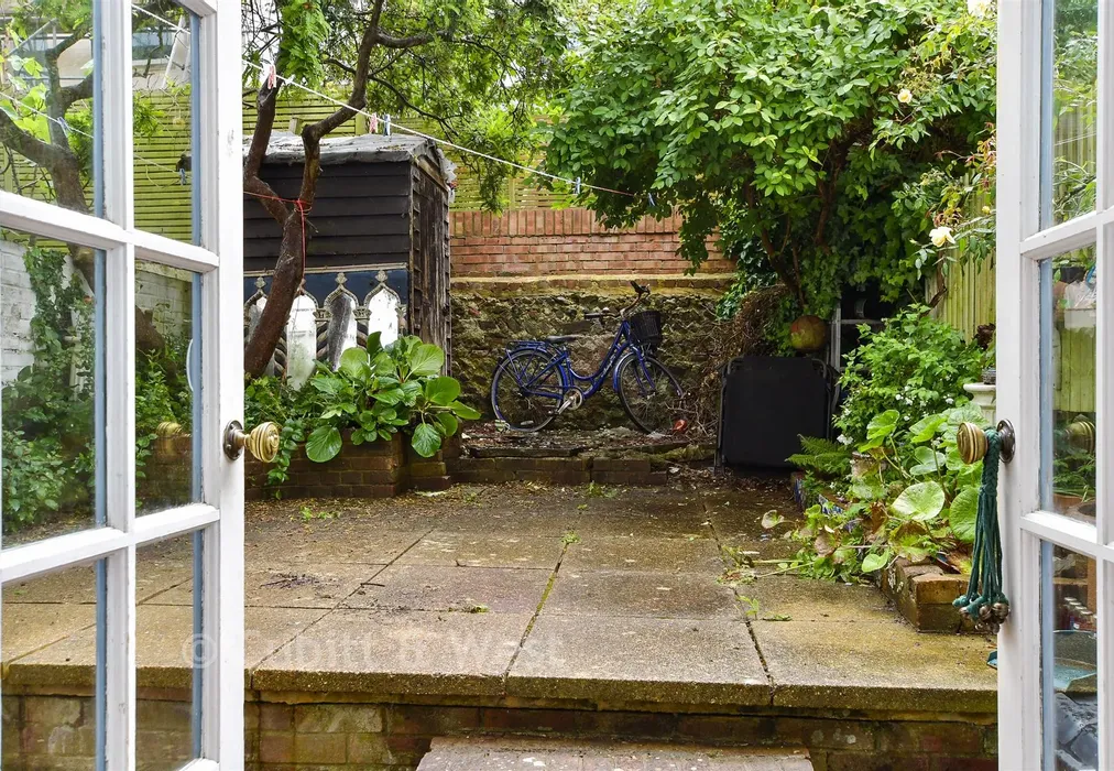 Internal Lifestyle Photograph - Islingword Street, Brighton, East Sussex - Wards of Kent