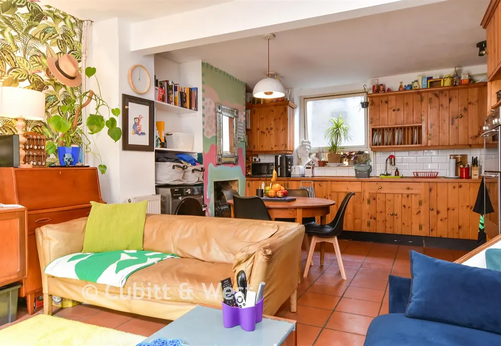 Internal Lifestyle Photograph - Islingword Street, Brighton, East Sussex - Wards of Kent
