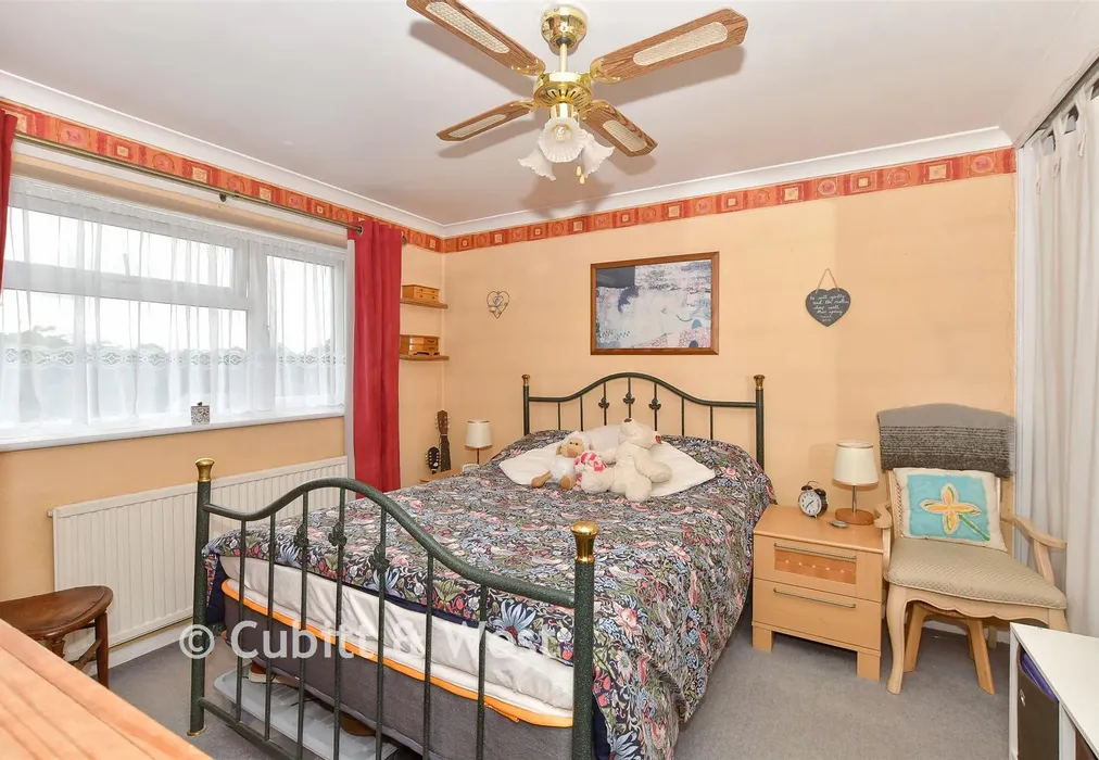 Bedroom 1 - Silver Birches, Haywards Heath, West Sussex - Wards of Kent