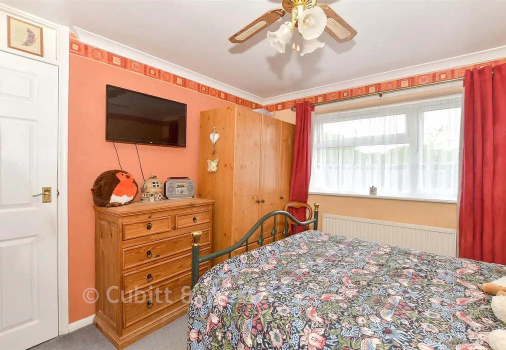 Bedroom 1 - Silver Birches, Haywards Heath, West Sussex - Wards of Kent