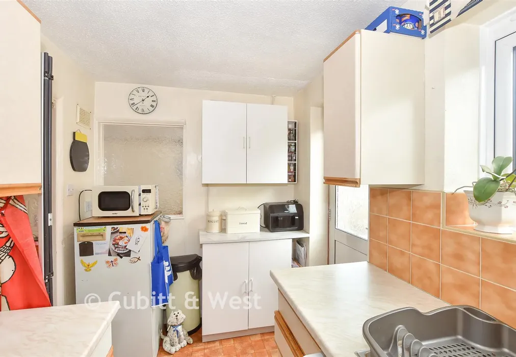 Kitchen - Silver Birches, Haywards Heath, West Sussex - Wards of Kent
