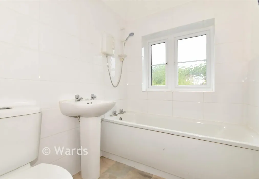 Bathroom - Old Park Avenue, Canterbury, Kent - Wards of Kent
