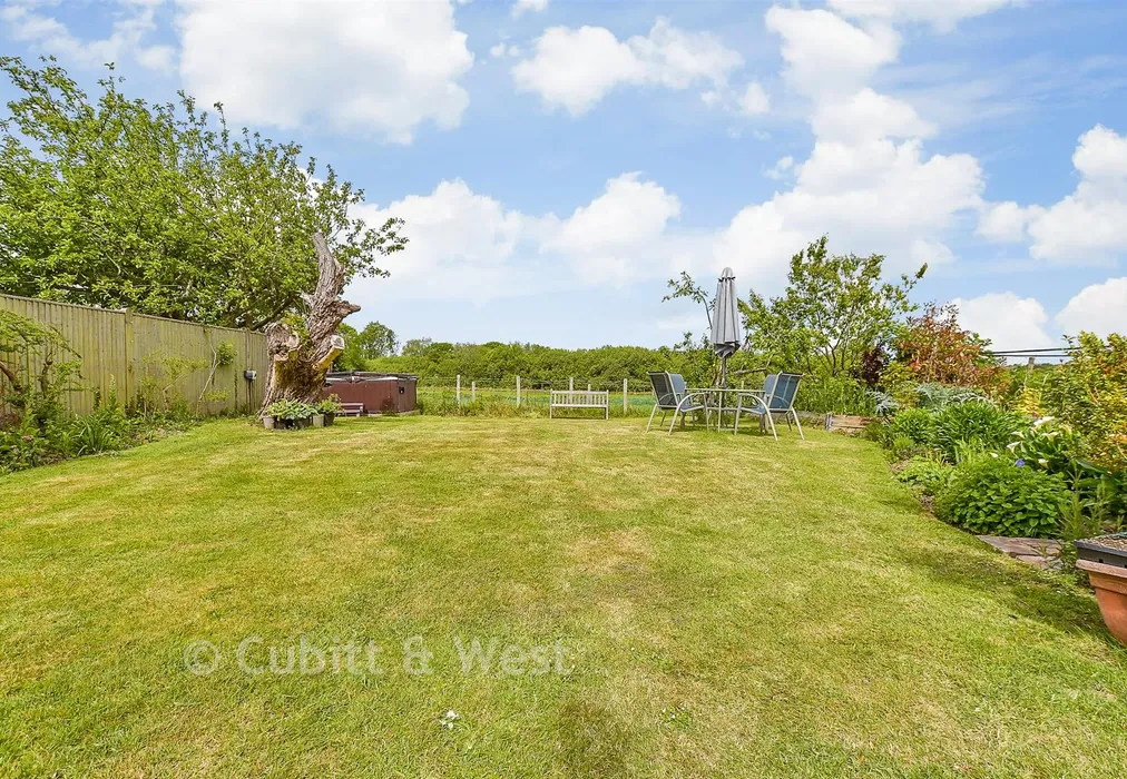 Rear Garden - The Street, Selmeston, East Sussex - Wards of Kent