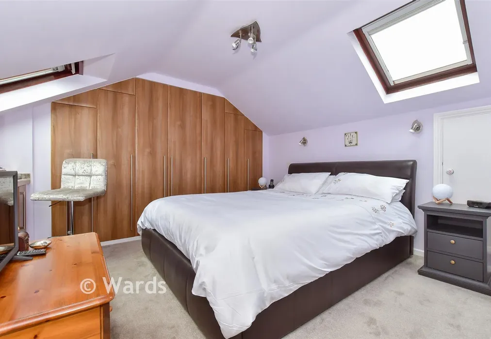 Bedroom 1 - Hogben Close, Lyminge, Folkestone, Kent - Wards of Kent