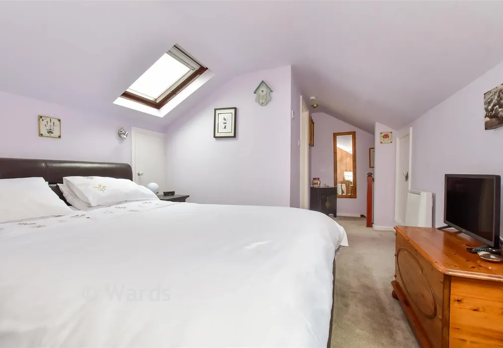 Bedroom 1 - Hogben Close, Lyminge, Folkestone, Kent - Wards of Kent