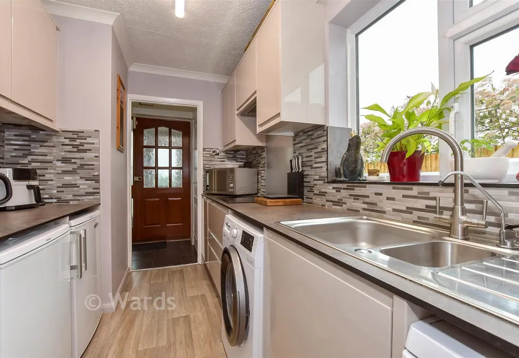 Kitchen - Hogben Close, Lyminge, Folkestone, Kent - Wards of Kent