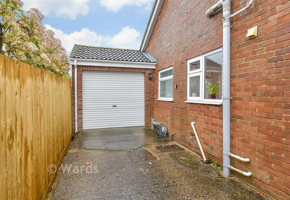 Garage - Hogben Close, Lyminge, Folkestone, Kent - Wards of Kent
