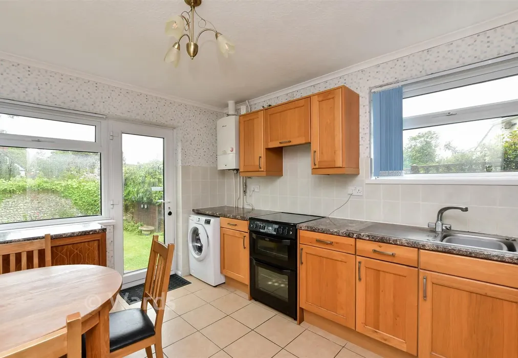 Kitchen - Marlborough Close, Broadstairs, Kent - Wards of Kent