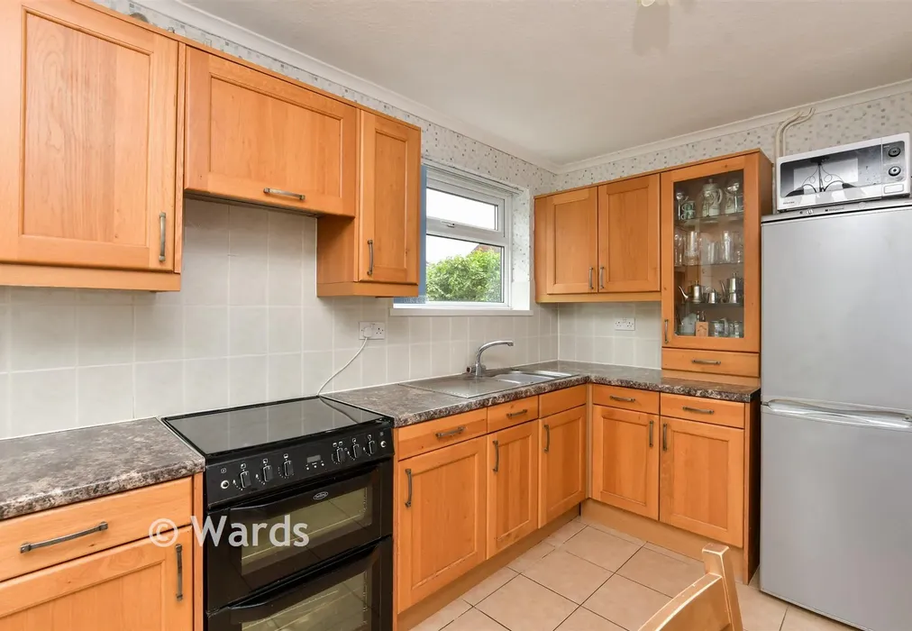Kitchen - Marlborough Close, Broadstairs, Kent - Wards of Kent