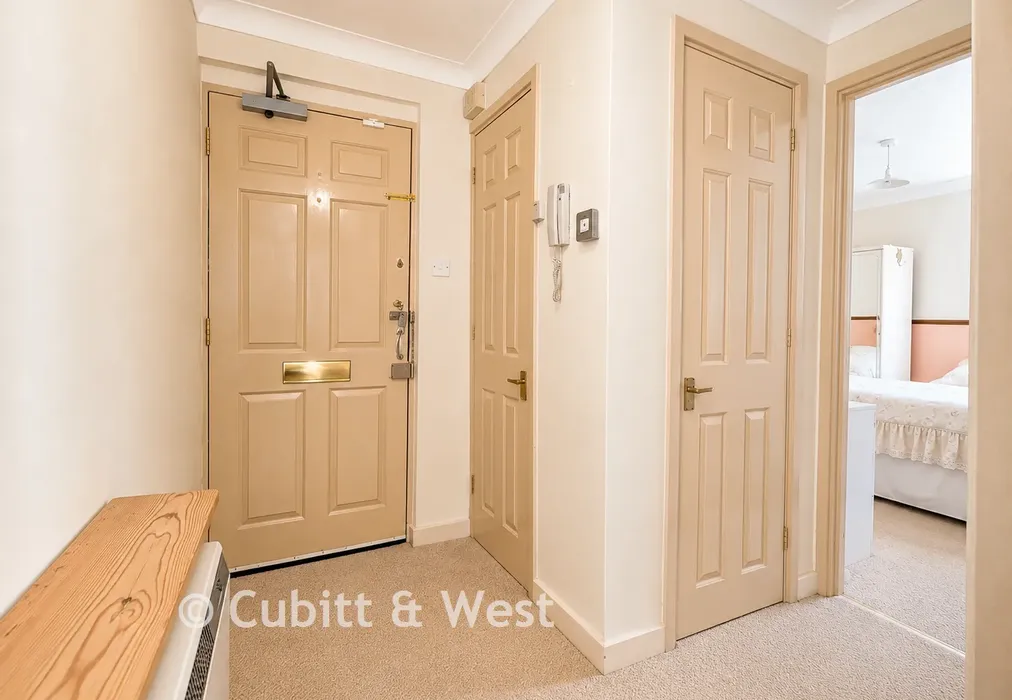 Entrance Hall - St. James Road, Sutton, Surrey - Wards of Kent