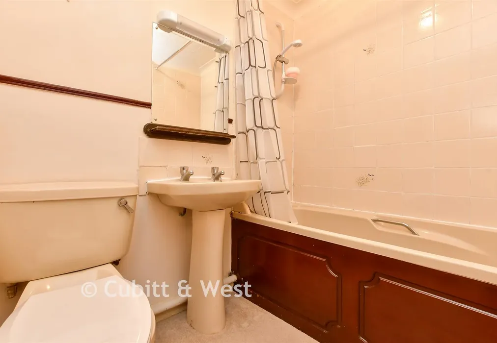 Bathroom - St. James Road, Sutton, Surrey - Wards of Kent