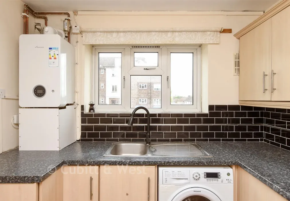 Kitchen - Radstock Way, Merstham, Surrey - Wards of Kent