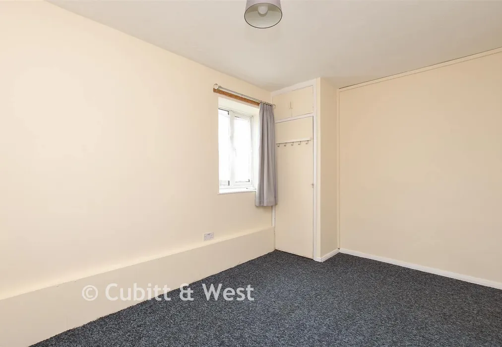 Bedroom 1 - Radstock Way, Merstham, Surrey - Wards of Kent