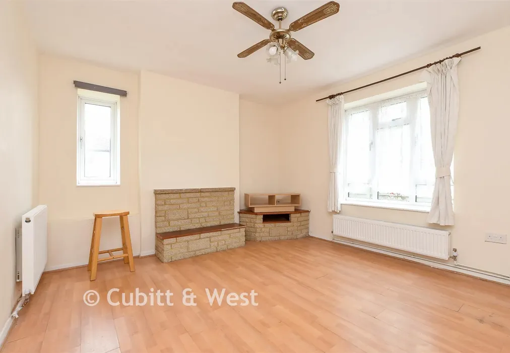 Lounge/Diner - Radstock Way, Merstham, Surrey - Wards of Kent