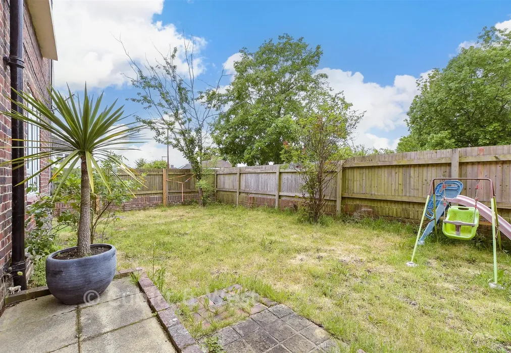 Rear Garden - Radstock Way, Merstham, Surrey - Wards of Kent