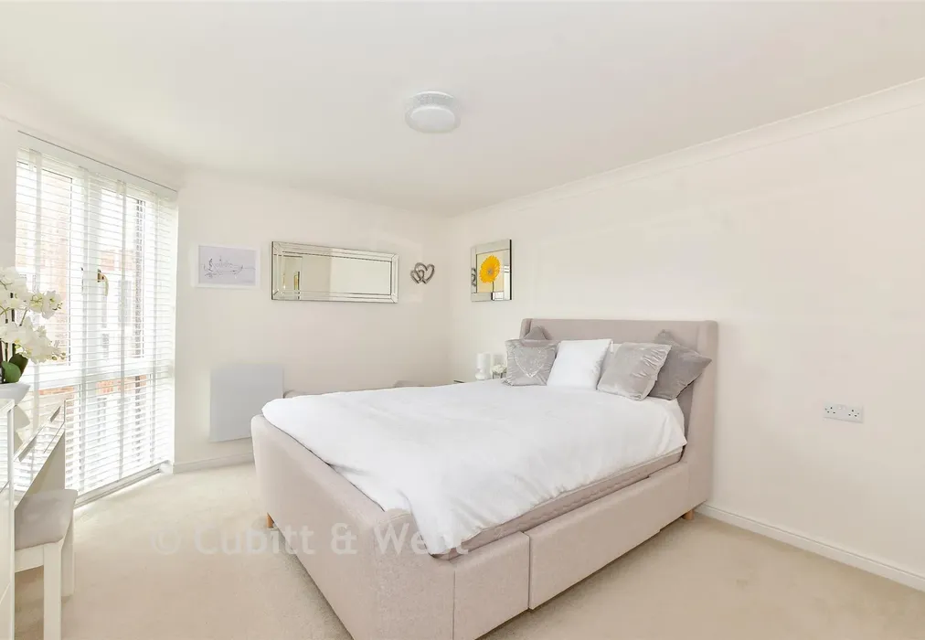 Bedroom - Queens Street, Arundel, West Sussex - Wards of Kent