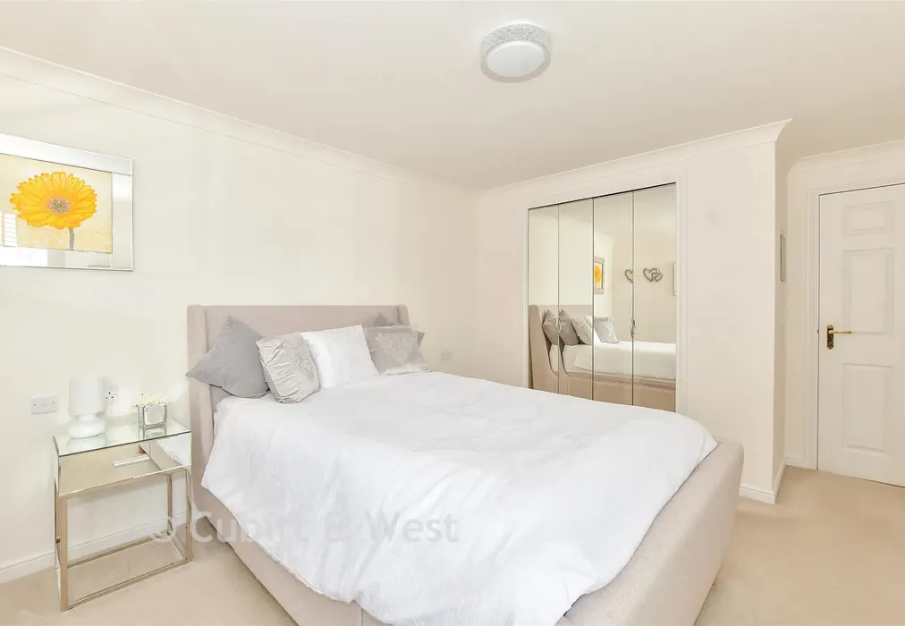 Bedroom - Queens Street, Arundel, West Sussex - Wards of Kent