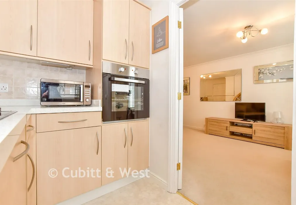 Internal Lifestyle Photograph - Queens Street, Arundel, West Sussex - Wards of Kent
