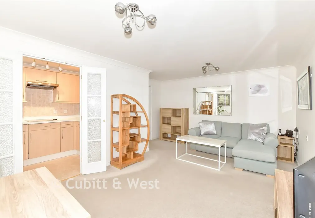 Lounge/Diner - Queens Street, Arundel, West Sussex - Wards of Kent
