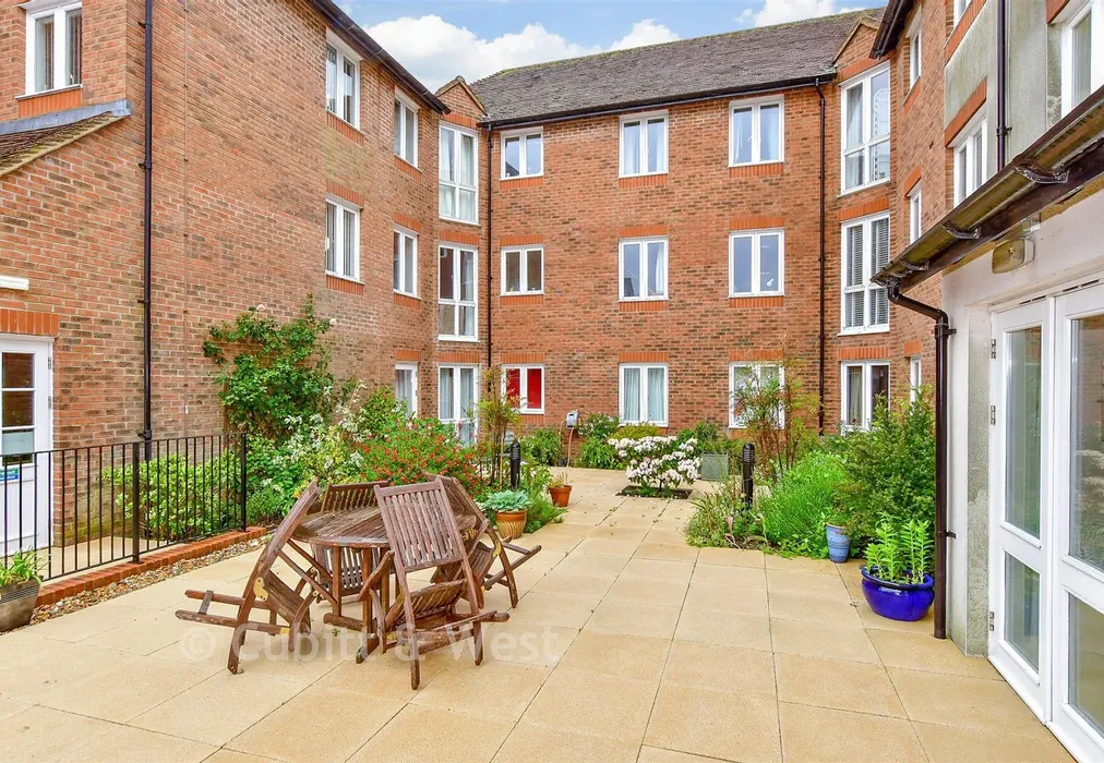 Communal Gardens - Queens Street, Arundel, West Sussex - Wards of Kent