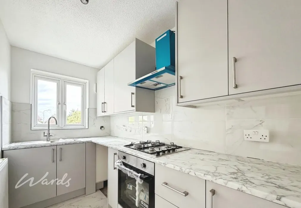 Kitchen. - Richmond Drive Gravesend DA12 - Wards of Kent