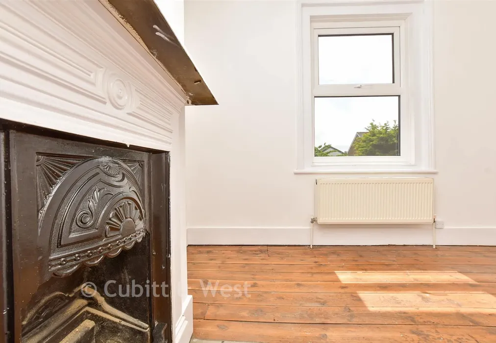 Internal Lifestyle Photograph - Alpine Road, Redhill, Surrey - Wards of Kent