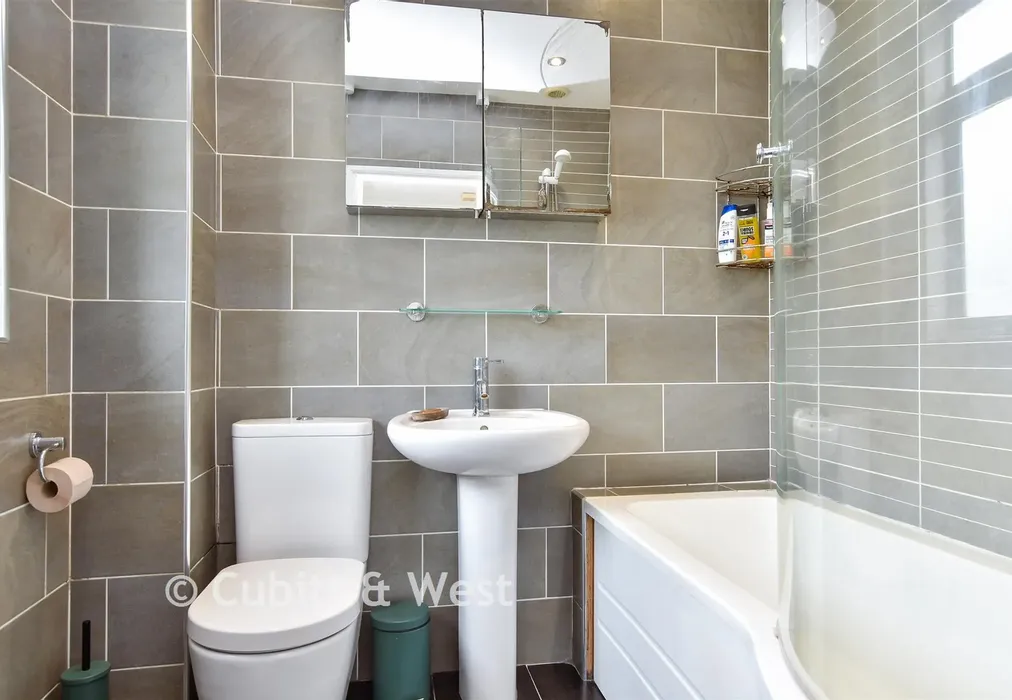 Bathroom - Weald View, Barcombe, Lewes, East Sussex - Wards of Kent