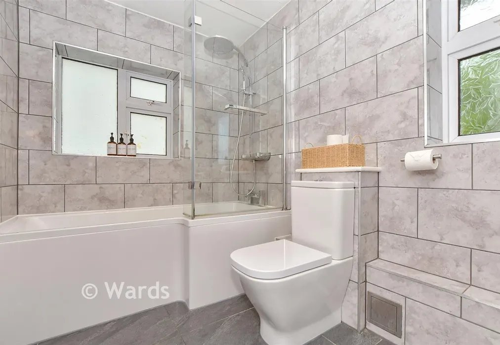 Bathroom - Greenside, High Halden, Ashford, Kent - Wards of Kent