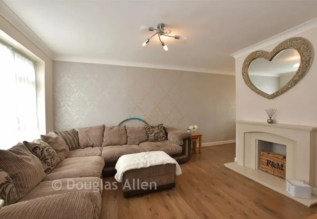 Lounge - Dordells, Basildon, Essex - Wards of Kent