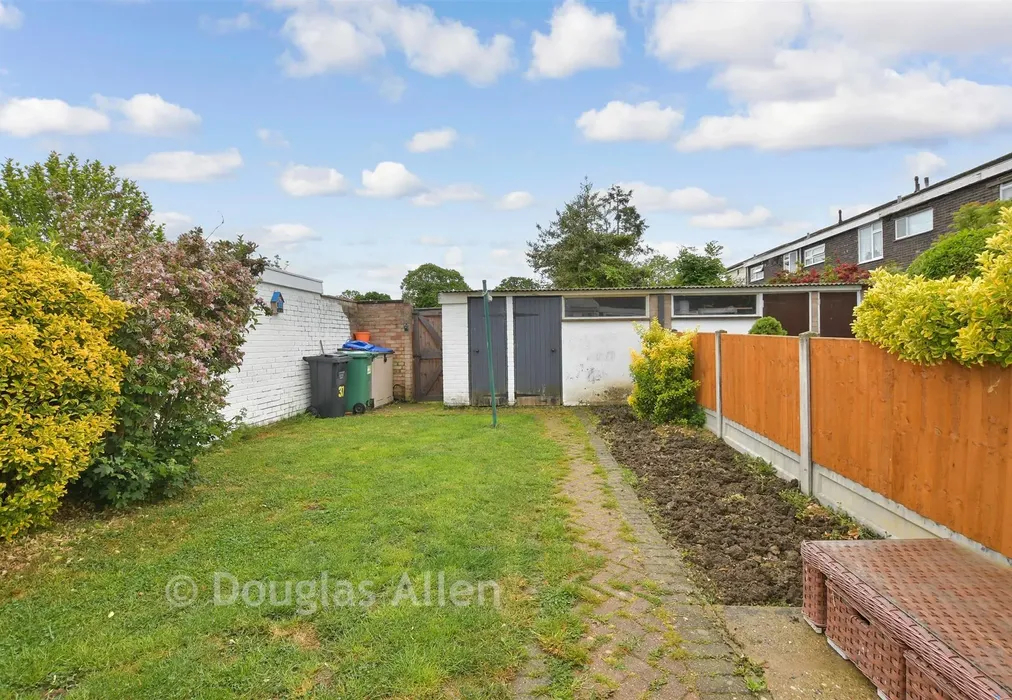 Rear Garden - Dordells, Basildon, Essex - Wards of Kent